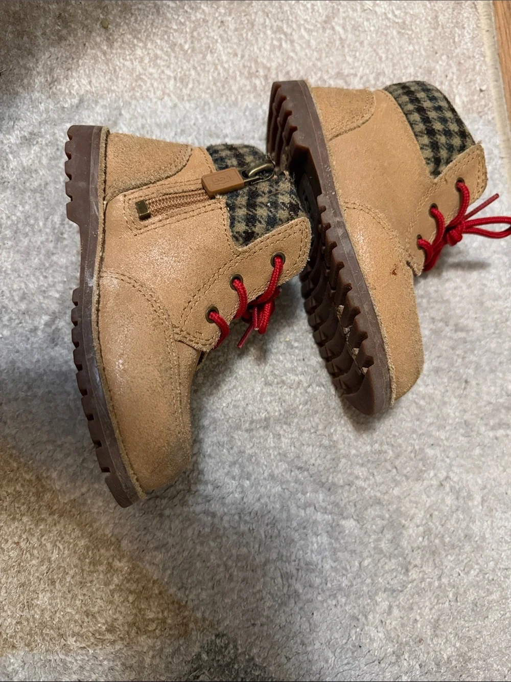 UGG comfortable tan